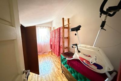 Casă individuală cu 8 camere cu Canalizare în Podenii Noi - 35