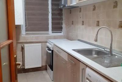 Vand apartament cu doua camere etajul 1 din 4