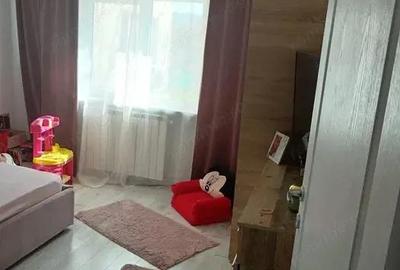 Apartament cu 3 camere decomandat în Poarta 6