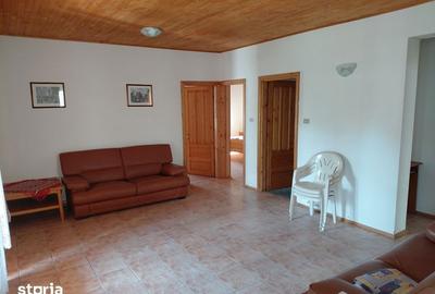 Casă cu 4 camere cu Teren 120 Mp în Central