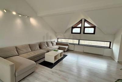 Apartament cu 4 camere semidecomandat, mobilat în Băneasa