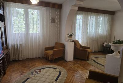 Titan, 10 minute metrou, pe Liviu Rebreanu, farmacia Tei, bloc 4 etaje - 4