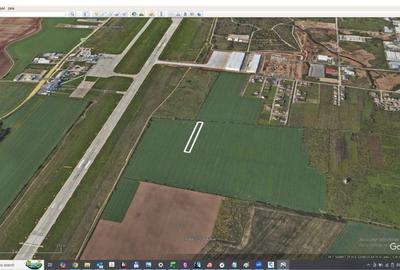 Teren de 4350 mp, în Aeroport