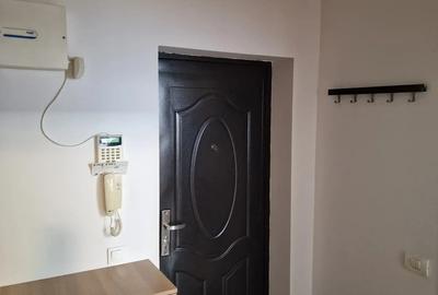 Garsonieră decomandată în Apărătorii Patriei