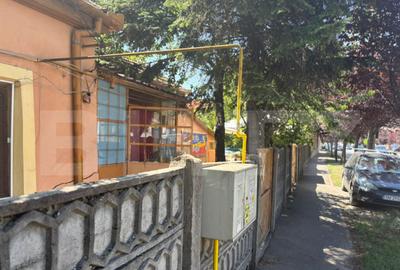 Casă cu 4 camere cu Teren 397 Mp în Central - 2