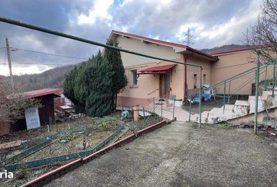 Casă cu 4 camere în Petros - 12