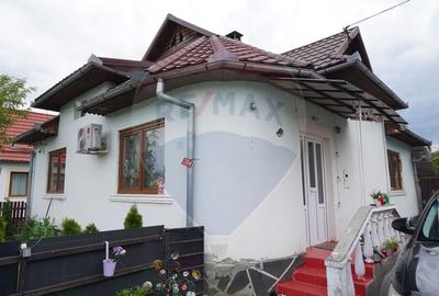 Casă cu 6 camere cu Canalizare în Crăciunești - 1