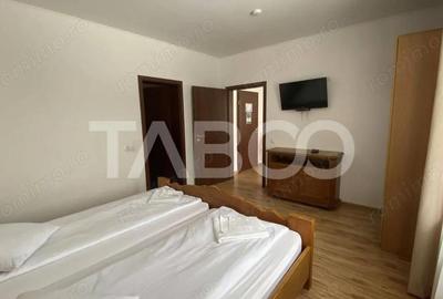 Casă cu 10 camere cu Teren 499 Mp în Paltin - 1