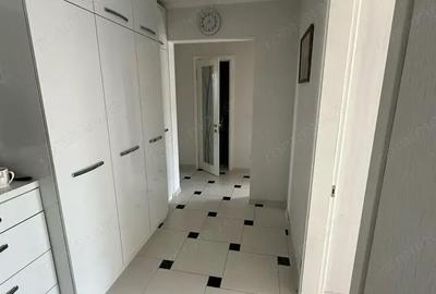 Apartament cu 3 camere decomandat în Favorit - 2