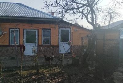 Casă cu 4 camere cu Teren 526 Mp în Central - 1