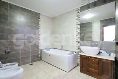 Vedere parc | Apartament spatios cu 4 camere, 3 bai | 240mpc - 13