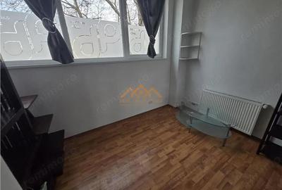 Spațiu comercial, de 120 mp, în Central - 4