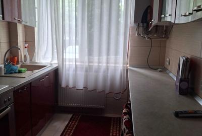 Apartament cu 3 camere decomandat în Independenței - 2