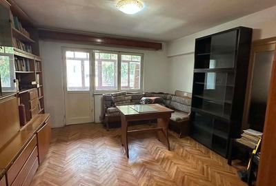 Apartament cu 3 camere semidecomandat în Careiului