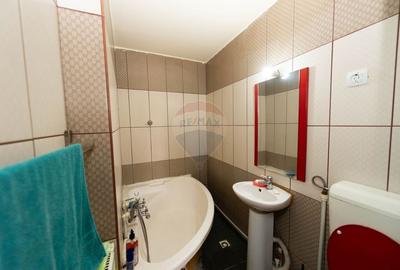 Vanzare casa 3 camere,  Piata 16 Februarie - 14