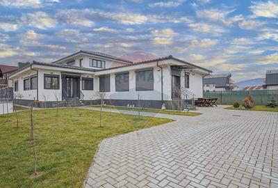 Casă cu 7 camere cu Teren 733 Mp în Bartolomeu