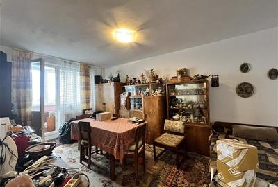 Apartament cu 3 camere decomandat, mobilat în Vlahuță