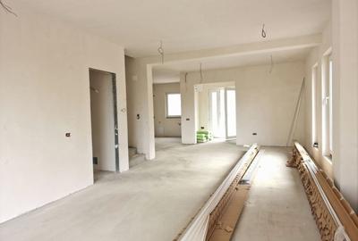 Duplex cu 4 camere cu Canalizare în Central - 2