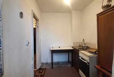 Apartament cu 3 camere decomandat în Ferentari - 2