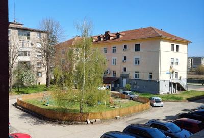 Apartament cu 3 camere semidecomandat în Central - 1