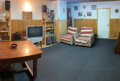 Casă cu 5 camere cu Teren 411 Mp în Lepșa - 2