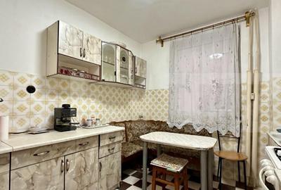 Apartament de vanzare, decomandat cu 3 camere, zona Dacia - 7