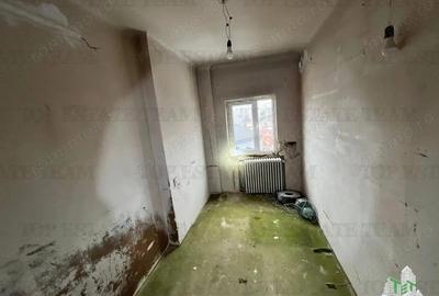 2 garsoniere adiacente la rosu pe Calea Grivitei, etaj 4 - 4