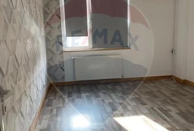 Casă cu 5 camere cu Teren 188 Mp în Vitan - 11