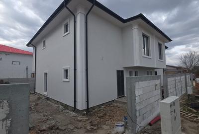 Casă cu 4 camere în Central