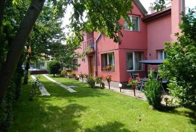 Casă individuală cu 10 camere în Central