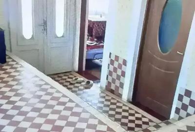 Casă cu Teren 250 Mp în Central - 2