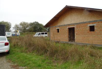 De vanzare casa la rosu in Bod - 3