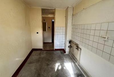 Apartament cu 3 camere decomandat în Petros - 1