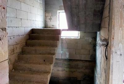 Casă cu 6 camere cu Teren 300 Mp în Lumina - 1