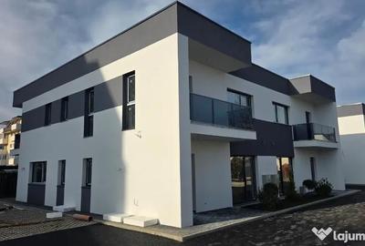 Casă cu 5 camere cu Teren 256 Mp în Florești