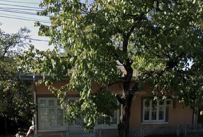 Casă cu Teren 1022 Mp în Central - 1