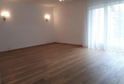 Apartament cu 4 camere în Aviatorilor