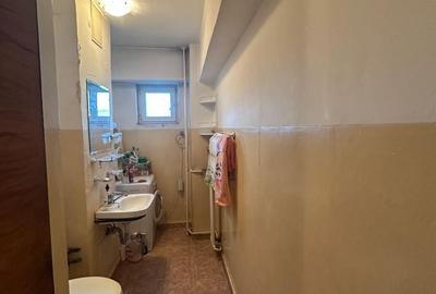 Apartament cu 4 camere decomandat în Drumul Taberei