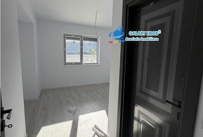 Apartament cu 3 camere decomandat în Olteni - 2
