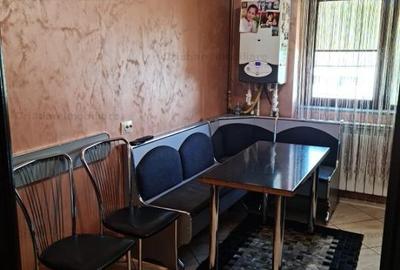 Apartament cu 3 camere decomandat în Viziru 3 - 4