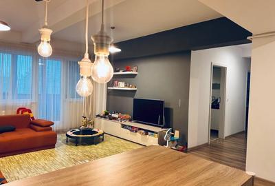 Apartament cu 3 camere decomandat, mobilat în Străulești