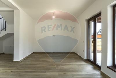 Casă cu 4 camere cu Teren 397 Mp în Tărlungeni - 23