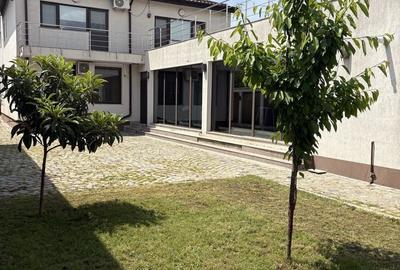 Casă cu 4 camere în Roșu