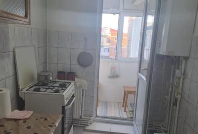 Apartament cu 3 camere in zona Micro 38 - 2