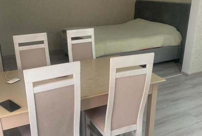 Garsonieră decomandată în Central