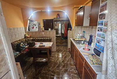 Apartament cu 2 camere decomandat în Petros - 2