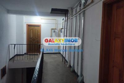 Apartament cu 4 camere decomandat în Micro 3 - 4