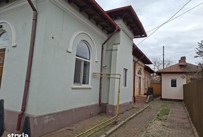 Casă cu 4 camere cu Teren 234 Mp în Central - 7