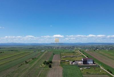 Teren de 36977 mp, în Central - 10