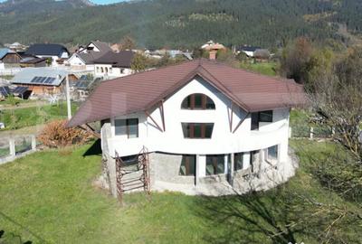 Casă cu 5 camere cu Teren 829 Mp în Central - 3